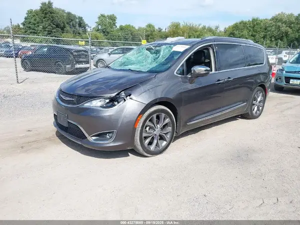 2C4RC1GG6HR741343 2017 CHRYSLER PACIFICA - Image 2