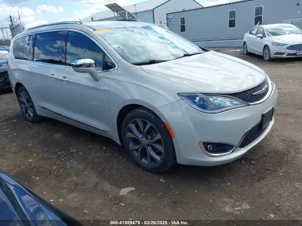 2C4RC1GG6HR768882 2017 CHRYSLER PACIFICA - Image 1