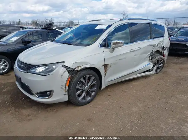 2C4RC1GG6HR768882 2017 CHRYSLER PACIFICA - Image 2
