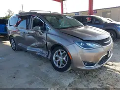 2C4RC1GG6HR785858 2017 CHRYSLER PACIFICA
