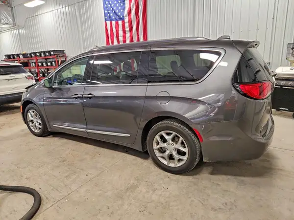 2C4RC1GG6HR785892 2017 CHRYSLER PACIFICA - Image 2