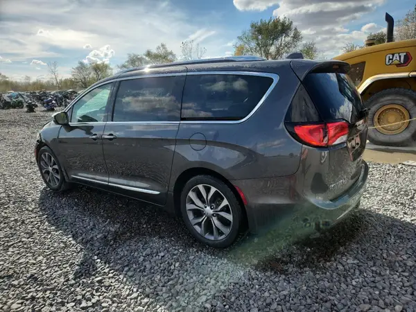 2C4RC1GG6HR812735 2017 CHRYSLER PACIFICA - Image 2