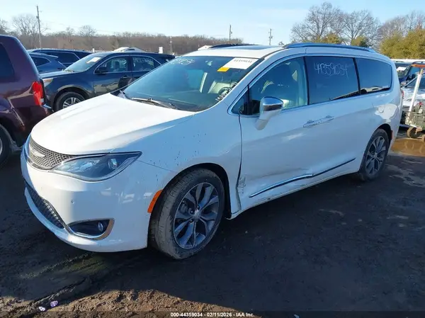 2C4RC1GG6HR817384 2017 CHRYSLER PACIFICA - Image 2