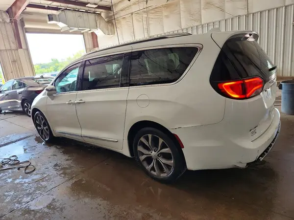 2C4RC1GG6JR121002 2018 CHRYSLER PACIFICA - Image 2