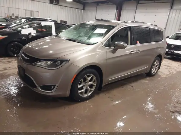 2C4RC1GG6JR140357 2018 CHRYSLER PACIFICA - Image 2