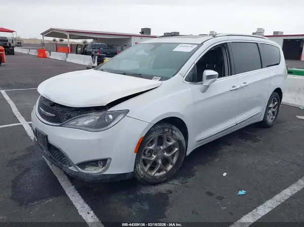 2C4RC1GG6JR185752 2018 CHRYSLER PACIFICA - Image 2