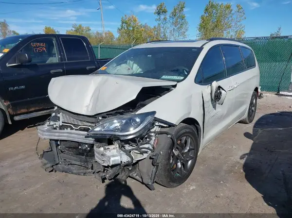 2C4RC1GG6LR132729 2020 CHRYSLER PACIFICA - Image 2