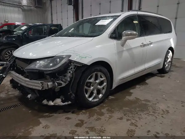 2C4RC1GG6LR242177 2020 CHRYSLER PACIFICA - Image 2