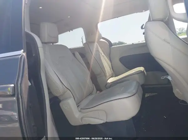 2C4RC1GG7HR505266 2017 CHRYSLER PACIFICA - Image 8