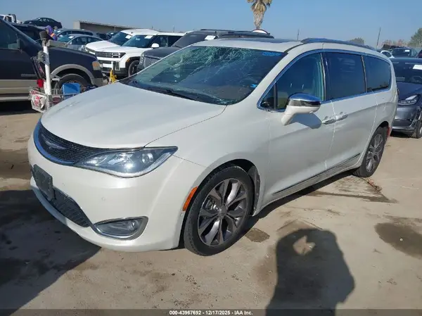 2C4RC1GG7HR564690 2017 CHRYSLER PACIFICA - Image 2
