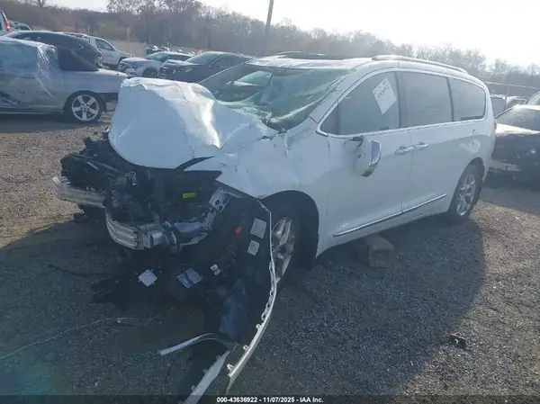 2C4RC1GG7HR610017 2017 CHRYSLER PACIFICA - Image 2