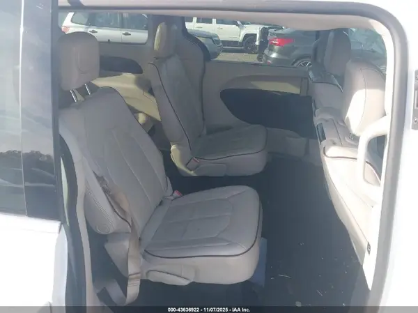 2C4RC1GG7HR610017 2017 CHRYSLER PACIFICA - Image 8