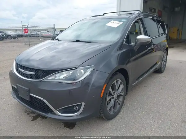 2C4RC1GG7HR622121 2017 CHRYSLER PACIFICA - Image 2