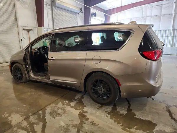 2C4RC1GG7HR796691 2017 CHRYSLER PACIFICA - Image 2