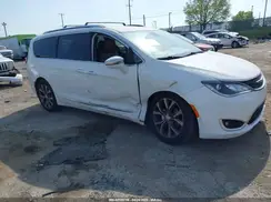 2C4RC1GG7HR812033 2017 CHRYSLER PACIFICA