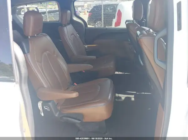 2C4RC1GG7JR260345 2018 CHRYSLER PACIFICA - Image 8