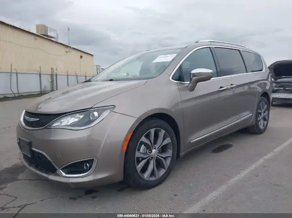 2C4RC1GG7JR320978 2018 CHRYSLER PACIFICA - Image 2