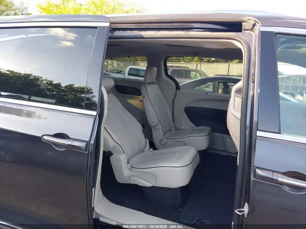 2C4RC1GG7KR588883 2019 CHRYSLER PACIFICA - Image 8