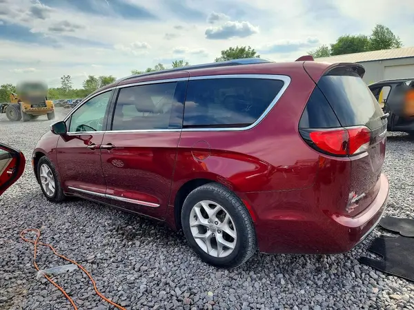 2C4RC1GG7KR730245 2019 CHRYSLER PACIFICA - Image 2