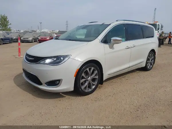 2C4RC1GG8HR591347 2017 CHRYSLER PACIFICA - Image 2