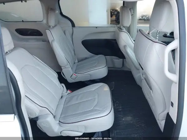 2C4RC1GG8HR608681 2017 CHRYSLER PACIFICA - Image 8