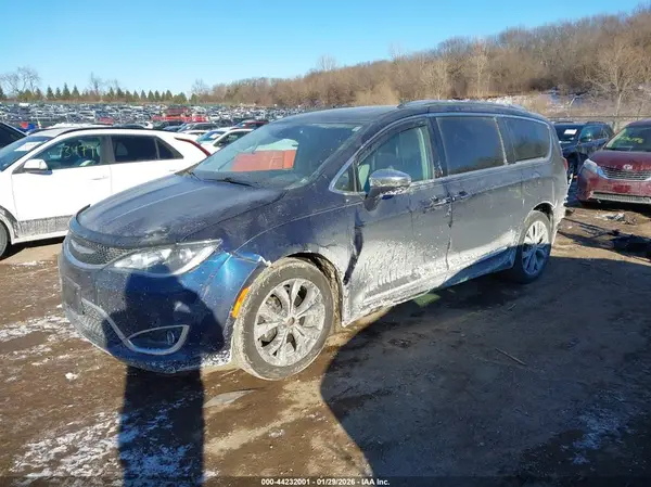 2C4RC1GG8HR635556 2017 CHRYSLER PACIFICA - Image 2