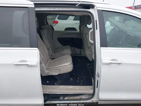 2C4RC1GG8HR638103 2017 CHRYSLER PACIFICA - Image 8