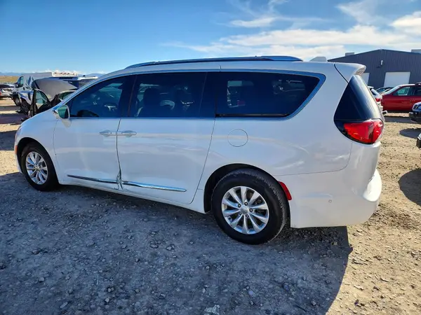 2C4RC1GG8HR647917 2017 CHRYSLER PACIFICA - Image 2