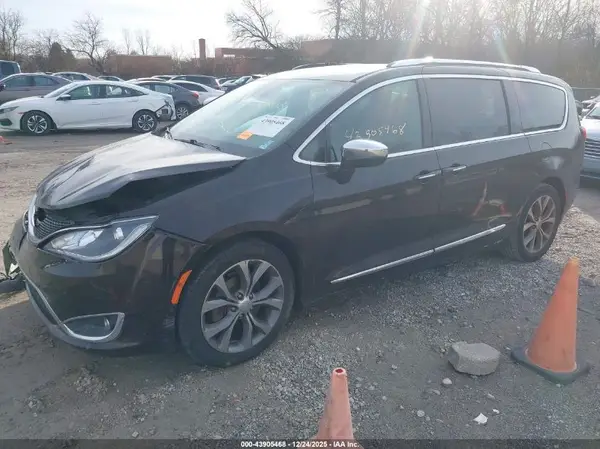 2C4RC1GG8HR649103 2017 CHRYSLER PACIFICA - Image 2