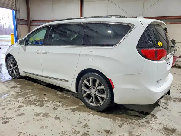 2C4RC1GG8HR670520 2017 CHRYSLER PACIFICA - Image 2
