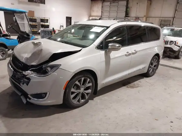 2C4RC1GG8HR812445 2017 CHRYSLER PACIFICA - Image 2