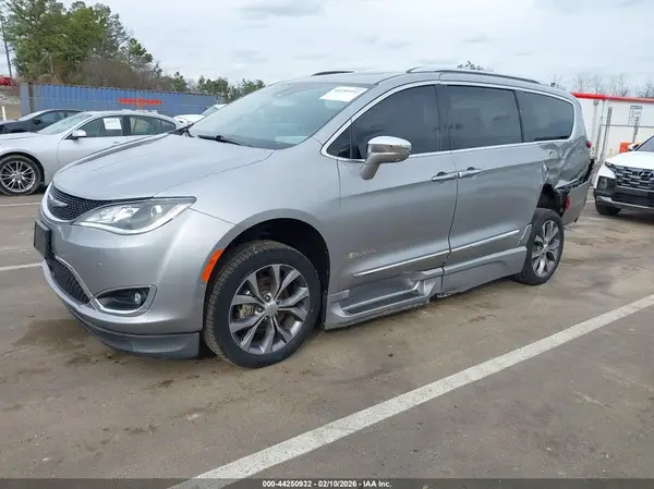 2C4RC1GG8JR182884 2018 CHRYSLER PACIFICA - Image 2