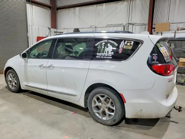 2C4RC1GG8JR185395 2018 CHRYSLER PACIFICA - Image 2