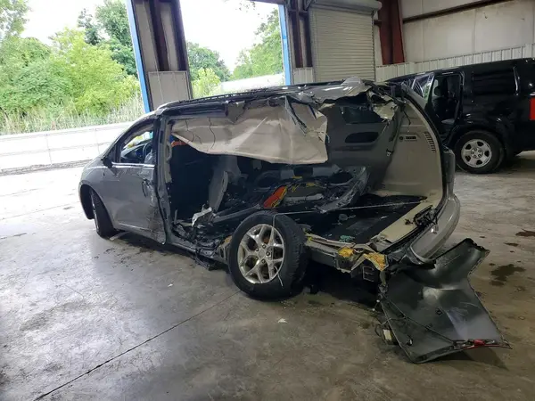 2C4RC1GG8JR226267 2018 CHRYSLER PACIFICA - Image 2