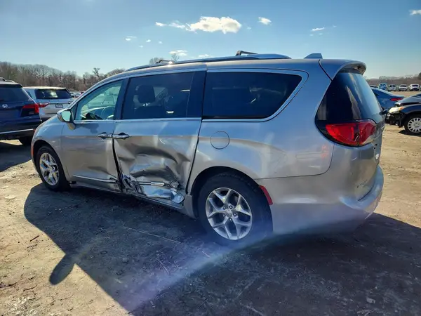 2C4RC1GG8JR314624 2018 CHRYSLER PACIFICA - Image 2