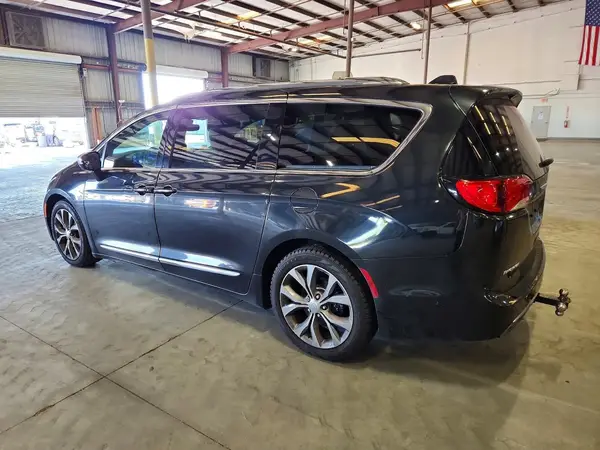 2C4RC1GG8JR338339 2018 CHRYSLER PACIFICA - Image 2