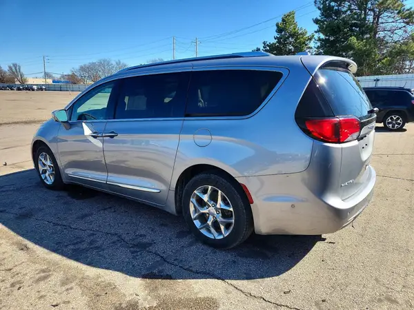 2C4RC1GG8KR508281 2019 CHRYSLER PACIFICA - Image 2