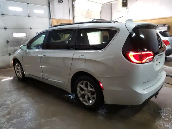 2C4RC1GG8KR715091 2019 CHRYSLER PACIFICA - Image 2