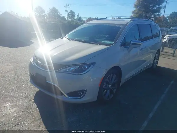 2C4RC1GG8LR166395 2020 CHRYSLER PACIFICA - Image 2