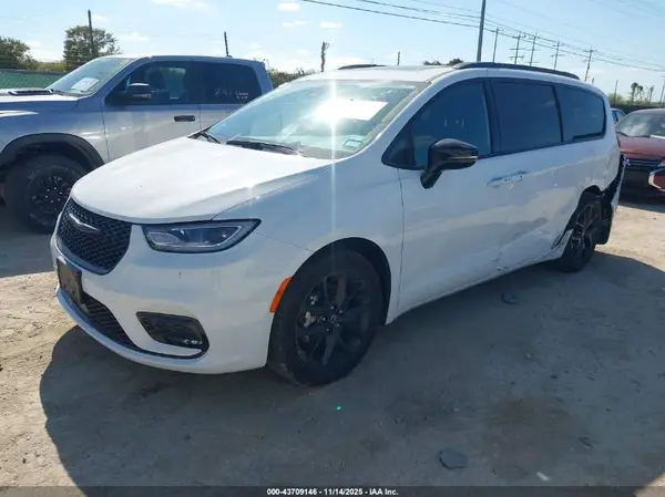 2C4RC1GG8SR539529 2025 CHRYSLER PACIFICA - Image 2