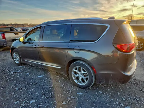 2C4RC1GG9HR561435 2017 CHRYSLER PACIFICA - Image 2