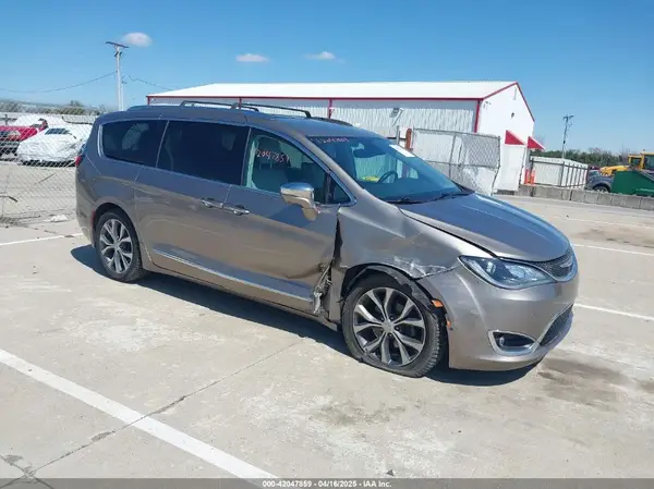 2C4RC1GG9HR611685 2017 CHRYSLER PACIFICA - Image 1