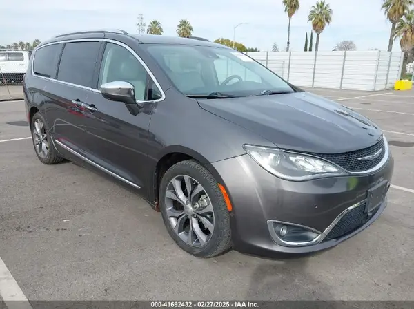 2C4RC1GG9HR622217 2017 CHRYSLER PACIFICA - Image 1