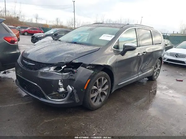 2C4RC1GG9HR804001 2017 CHRYSLER PACIFICA - Image 2