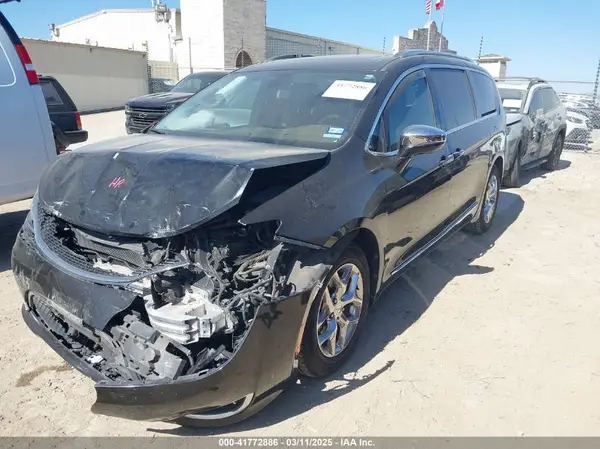 2C4RC1GG9JR149053 2018 CHRYSLER PACIFICA - Image 2