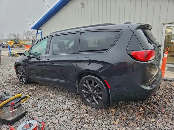 2C4RC1GG9JR230828 2018 CHRYSLER PACIFICA - Image 2