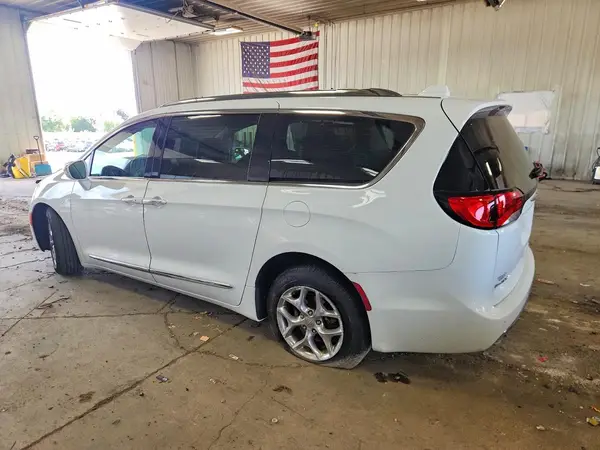 2C4RC1GG9JR251775 2018 CHRYSLER PACIFICA - Image 2