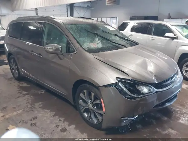 2C4RC1GG9JR256765 2018 CHRYSLER PACIFICA - Image 1