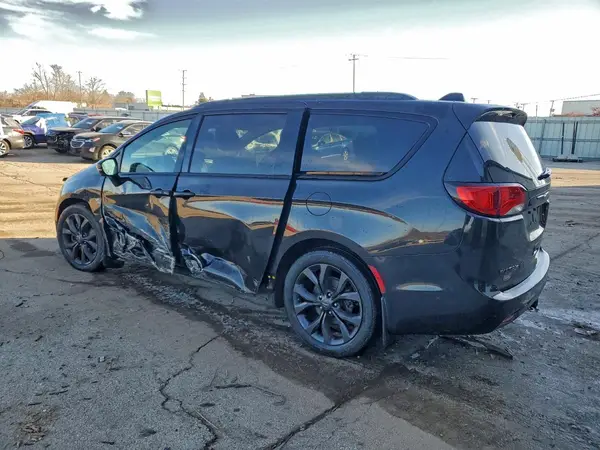 2C4RC1GG9JR260007 2018 CHRYSLER PACIFICA - Image 2