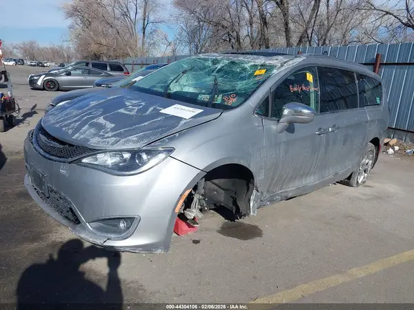 2C4RC1GG9JR272402 2018 CHRYSLER PACIFICA - Image 2